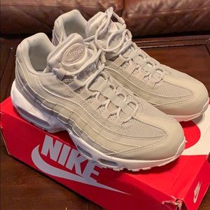 Nike Air Max 95 Essentials